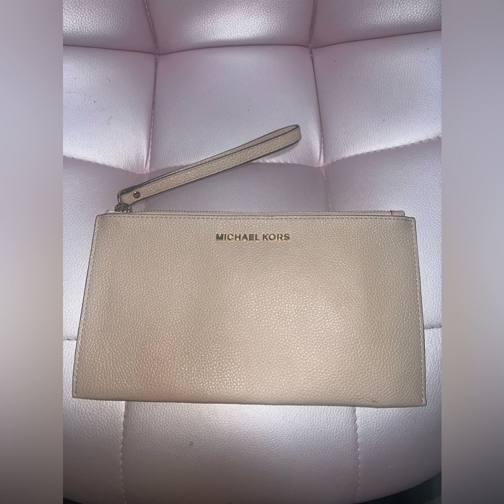 Light pink wrist Michael Kors wallet